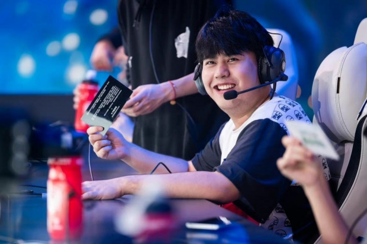 两场里都极 两场里都极